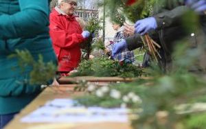 Relacja fotograficzna z tworzenia palm wielkanocnych w plenerze - warsztaty na amfiteatrze filii "Dąb" (4)