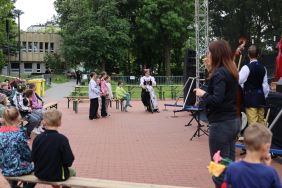 Relacja fotograficzna z imprezy środowiskowej: warsztatów, potańcówki i koncertu.  (7)