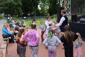 Relacja fotograficzna z imprezy środowiskowej: warsztatów, potańcówki i koncertu.  (5)