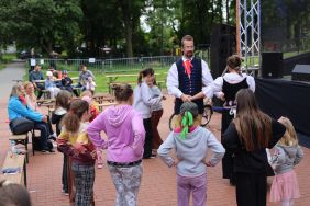 Relacja fotograficzna z imprezy środowiskowej: warsztatów, potańcówki i koncertu.  (2)