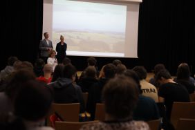 Relacja fotograficzna ze spotkania z prelekcją i projekcją filmu  (1)