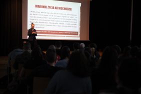 Relacja fotograficzna ze spotkania z prelekcją i projekcją filmu  (2)