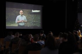 Relacja fotograficzna ze spotkania z prelekcją i projekcją filmu  (3)