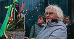 Relacja z warsztat&oacute;w plenerowych tworzenia wielkanocnych stroik&oacute;w (9)