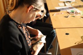 Relacja fotograficzna z warsztat&oacute;w haftu wstążkowego (5)