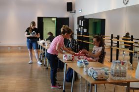 Relacja fotograficzna z warsztat&oacute;w wyplatania na paluszkach (2)