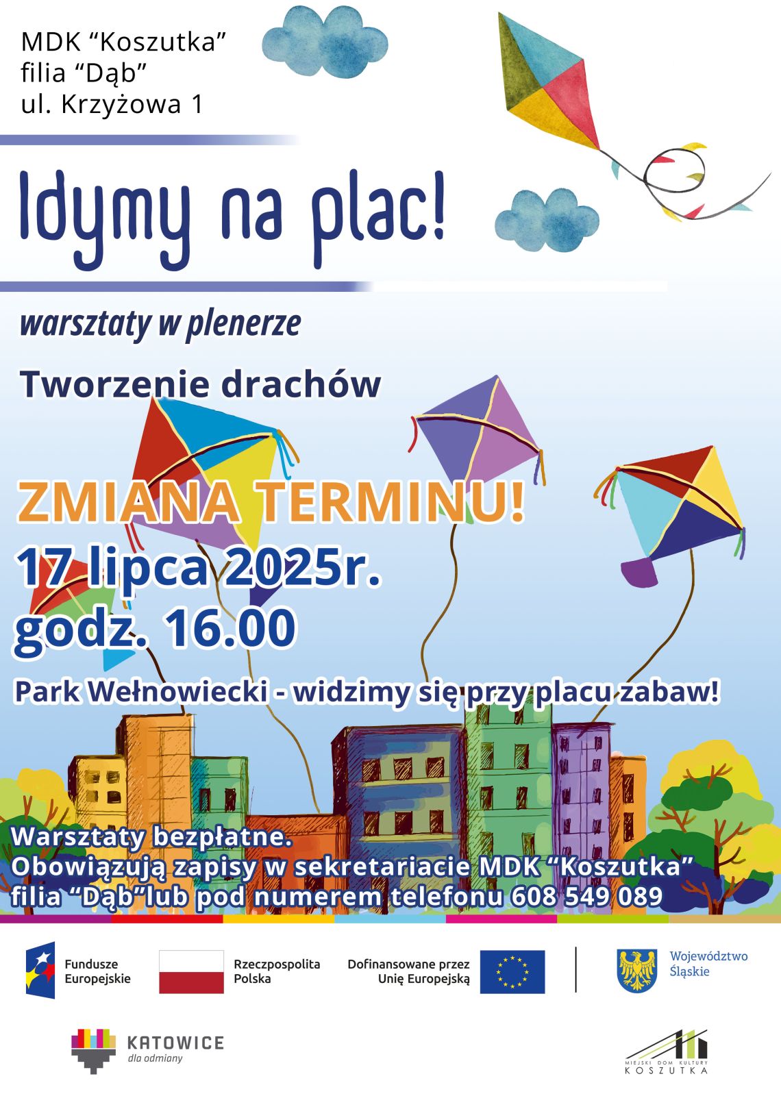 Plakat na wydarzenie w utrzymany w kolorze niebieskim, z kolorowymi rysunkowymi latawcami w tle. U dołu strony w tle kolorowe miasto.